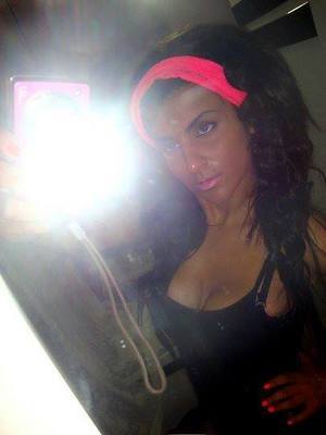 romantic woman looking for guy in Linden, Michigan