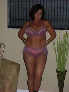 romantic female looking for guy in Kendallville, Indiana